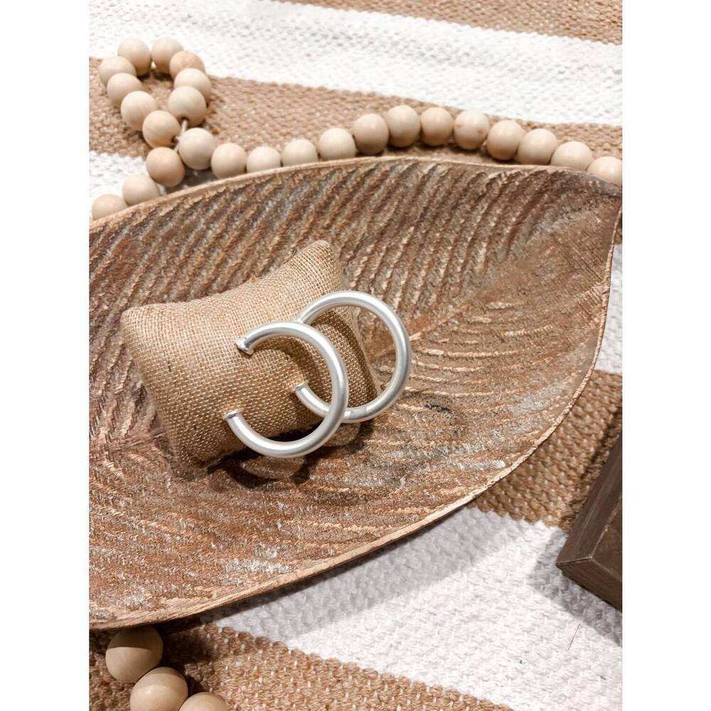 NEW SOUTHERN SEOUL women's hoops earrings in matte silver